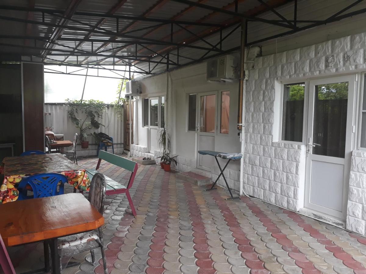 Гостевой Дом У Левы Hotel Gagra Esterno foto