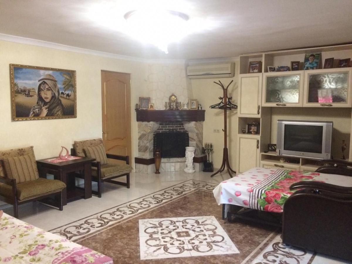 Гостевой Дом У Левы Hotel Gagra Esterno foto