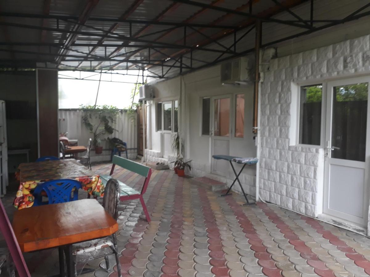 Гостевой Дом У Левы Hotel Gagra Esterno foto