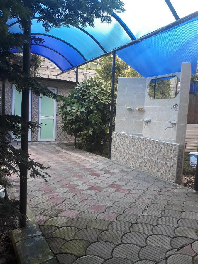 Гостевой Дом У Левы Hotel Gagra Esterno foto