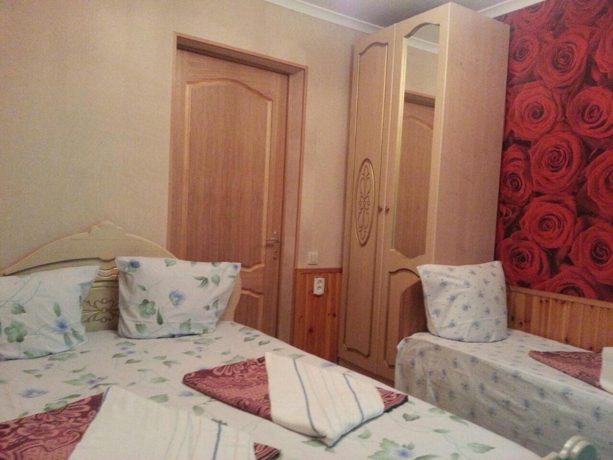 Гостевой Дом У Левы Hotel Gagra Esterno foto