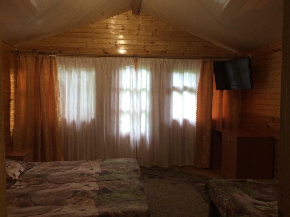 Гостевой Дом У Левы Hotel Gagra Esterno foto