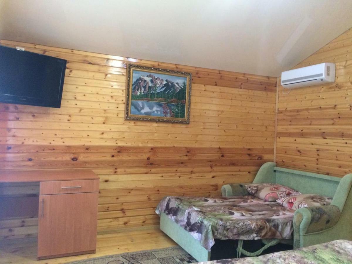 Гостевой Дом У Левы Hotel Gagra Esterno foto