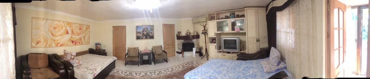 Гостевой Дом У Левы Hotel Gagra Esterno foto